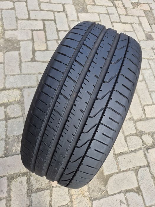 O bucată 285/40 R22 vară - una Pirelli