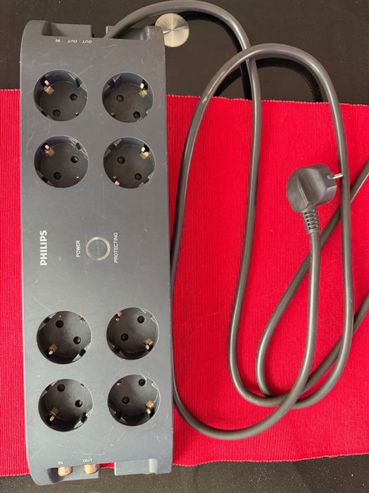 Prelungitor PHILIPS, 3 m cu 8 prize, protecție la supratensiune