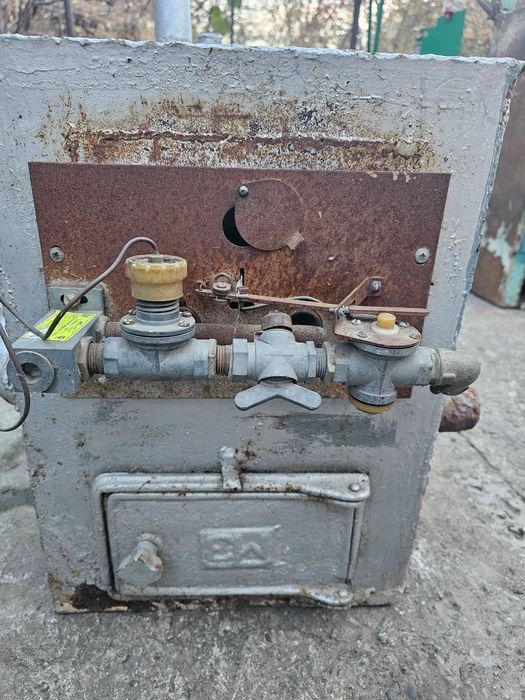 Печь на газе с горелкой или на дровах для дома дачи