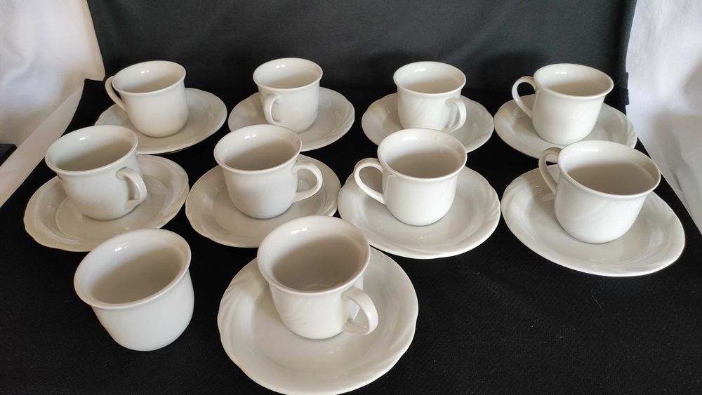 Порцеланови двойни сетове за кафе-бели с релеф