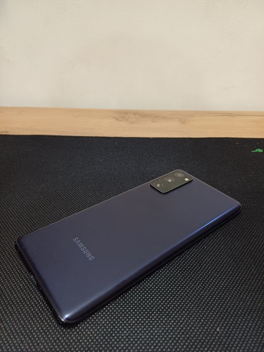 Продаётся телефон Samsung S20FE