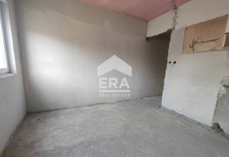 ЕКСКЛУЗИВНО! ЕРА Дръстър предлага за продажба тристаен тухлен апартаме