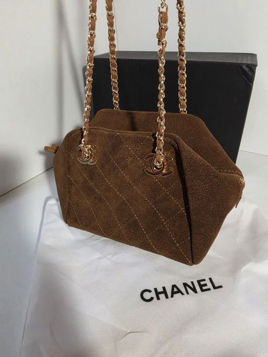 Дамска чанта Chanel Suede “Eyes on you” Bowling bag