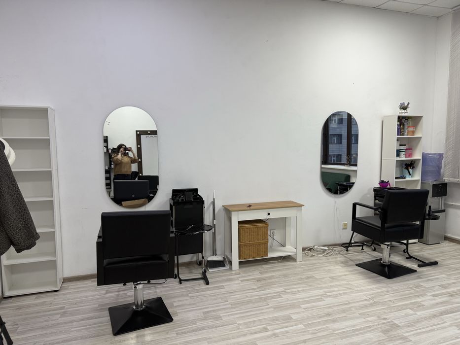 Сдается парикмахерское кресло в аренду.