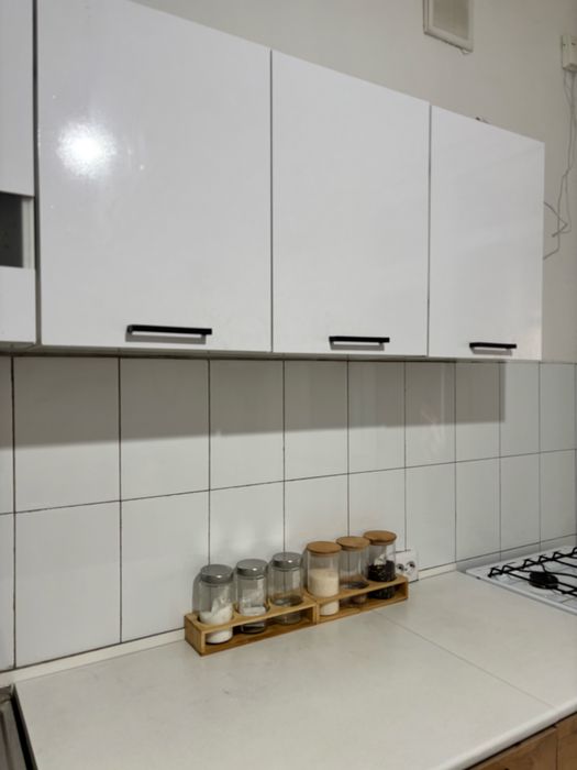 Ас үй гарнитуры сатылады.