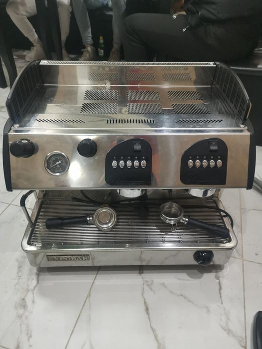 Продавам кафемашина EXPOBAR и кафемелачка
