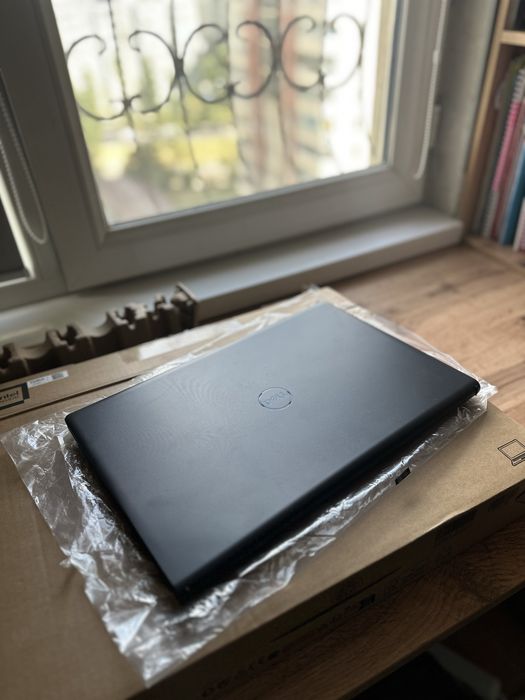 Dell VOSTRO 3520 |новый ноутбук