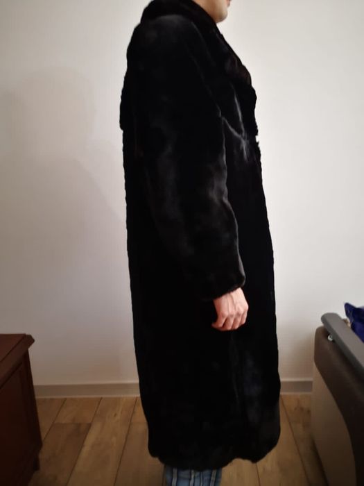 Продам женскую шубу