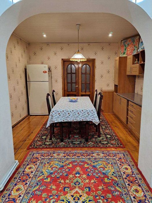 Ойбекда 4 хонали, 3-каватда квартира сотилади, 150 м2