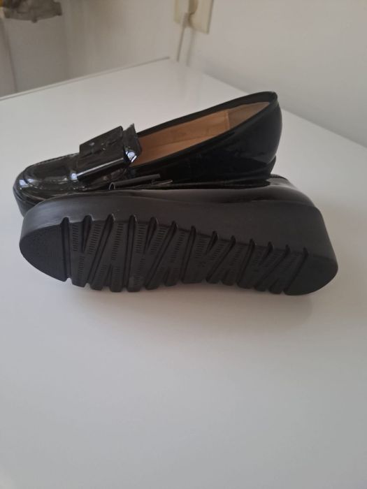 Pantofi piele lacuita 35