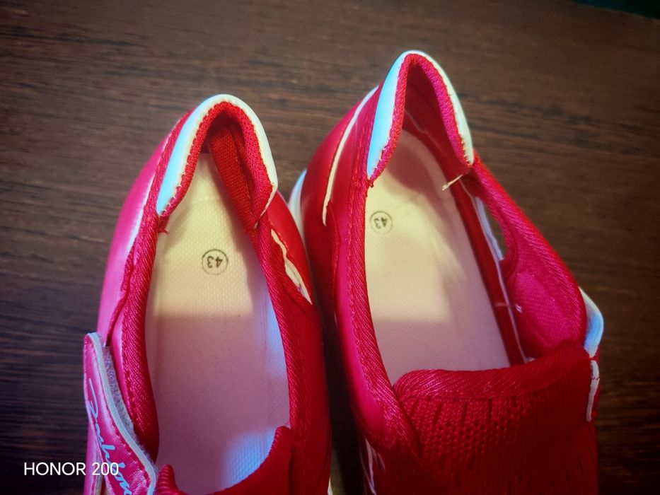 Продам кроссовки