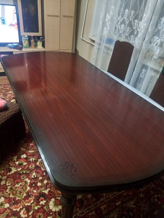 Продам стол гостиной