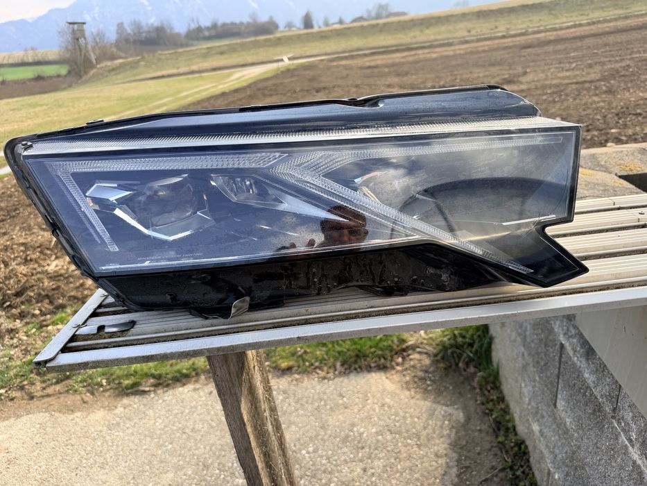 Десен фар за Skoda Oktavia IV Matrix-25”