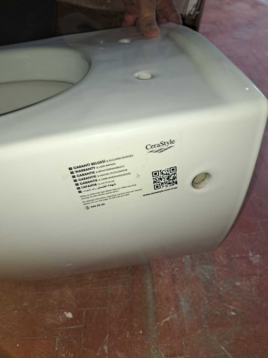 Тоалетна чиния, чисто нова