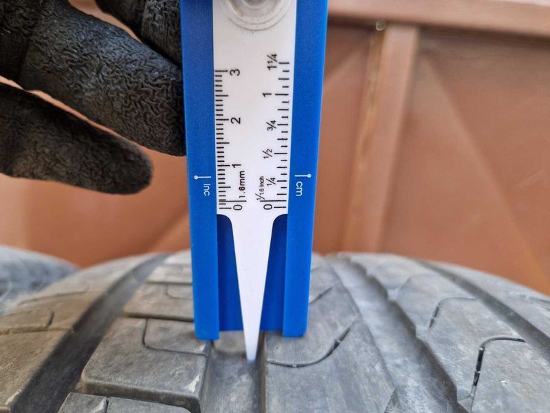 2 Pirelli R20 255/45
летни гуми
DOT1219