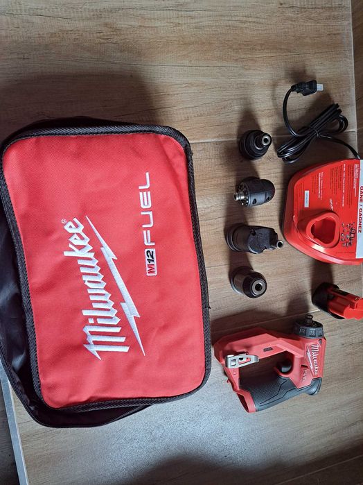 Milwaukee 2505-20 Винтоверт с адаптери