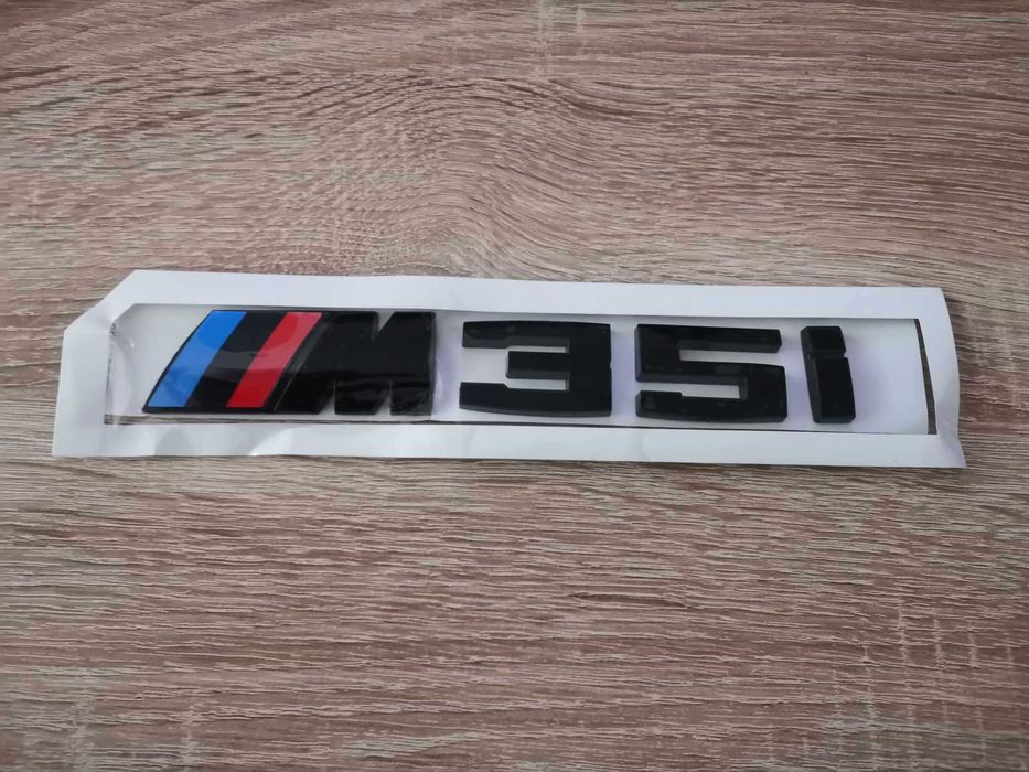 черна емблема БМВ М35и BMW M35i