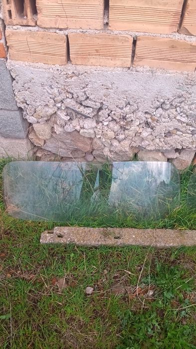 Предно и две задни стъкла за Москвич 407