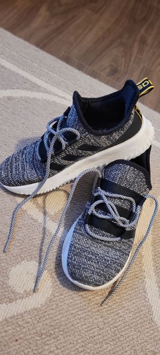 Adidasi Adidas material textil mărimea 38