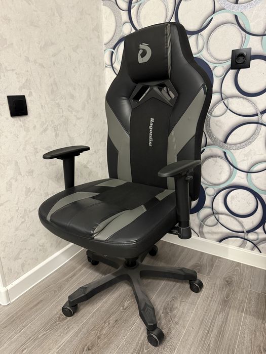 Игровое кресло в отличном состояний