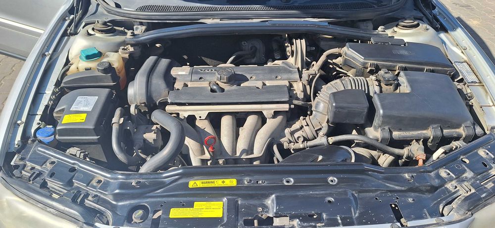 Volvo S60 fabricat in 2005 adus din Suedia in 2018. Pret 1.600 euro.