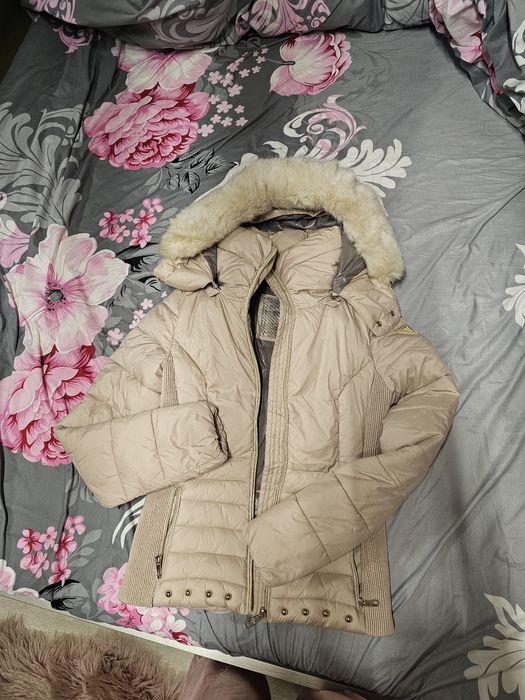 Geaca guess , groasa , xs