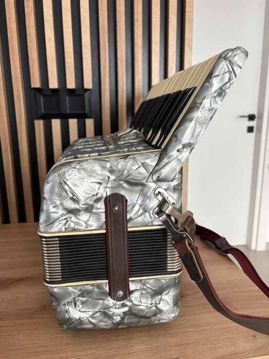 Acordeon nemtesc cu 80 de basi impecabik