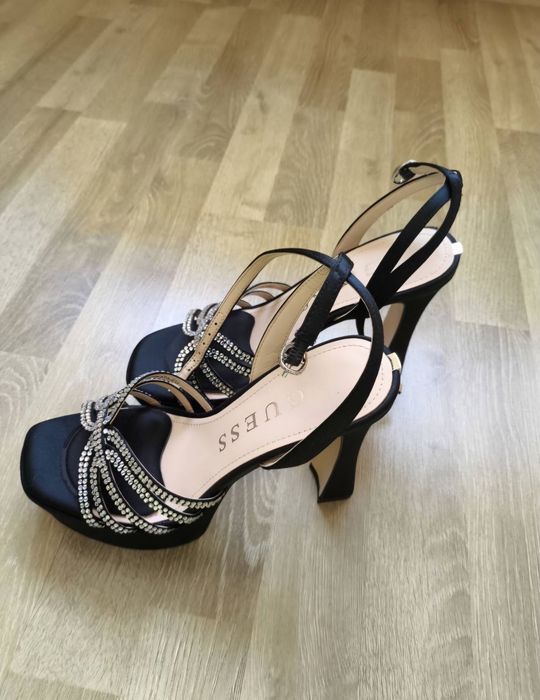 Дамски сандали Guess