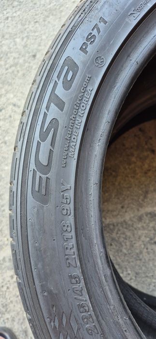 4 anvelope vara Kumho,fata 225/45/18,spate 255/40/18.Pretul este pe bucata.