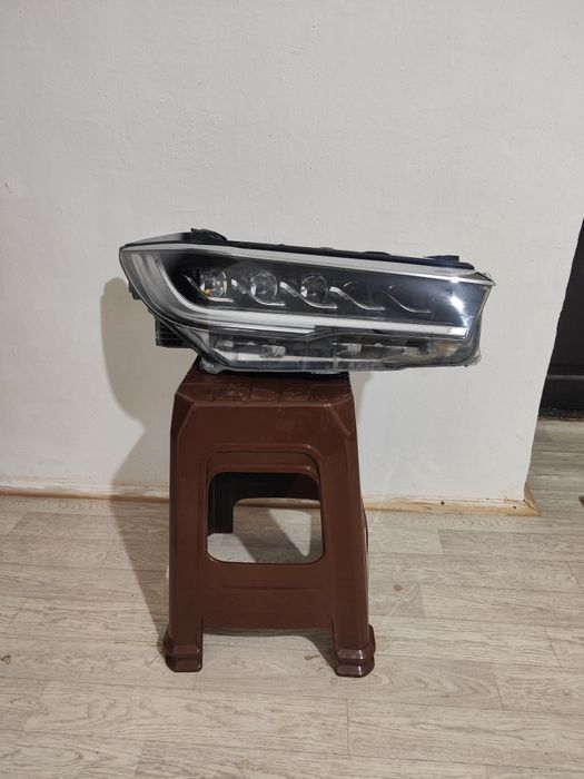 Byd qin oldi o'ng tomon farasi