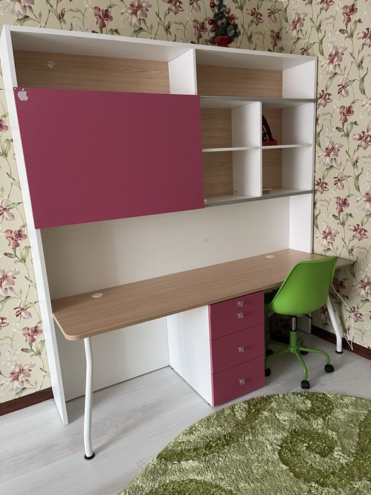 Рабочий/письменный  стол для девочек
