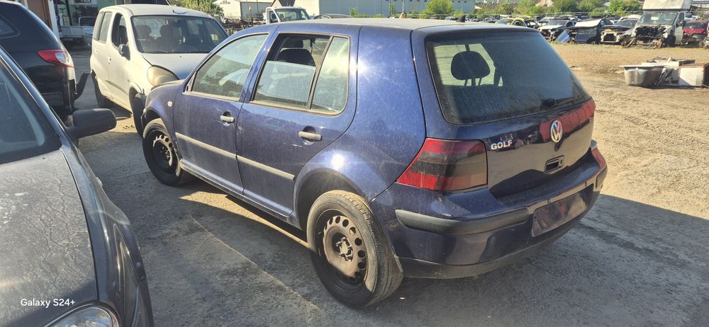 Motor Volkswagen Golf 1.6 16 benzina tip AZD 105 cp.