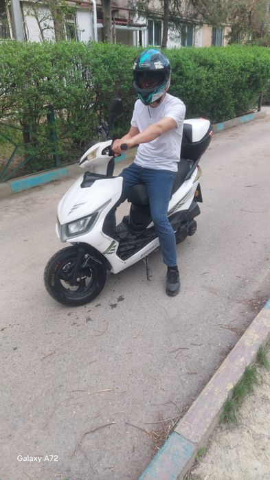 Продаётся Скутер Suuzi М8