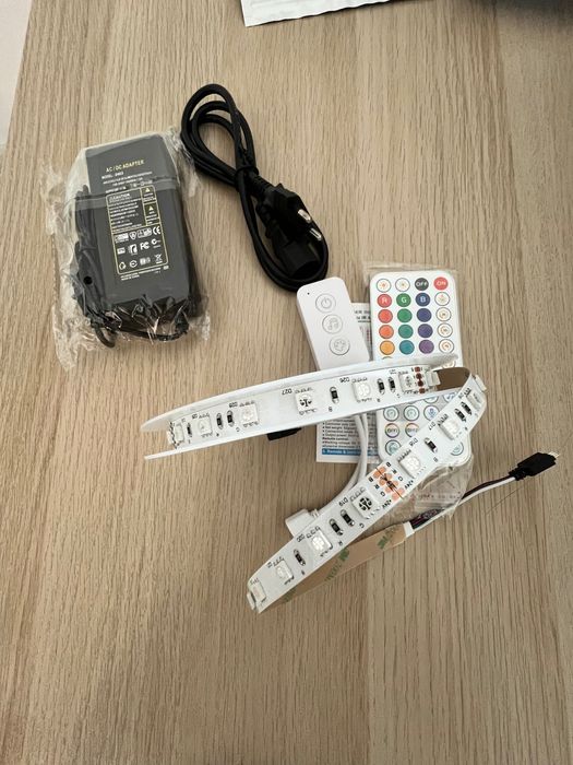 Kit Banda Led Inteligenta, 5 sau 10 m, RGB, WIFI, BONUS Bec LED