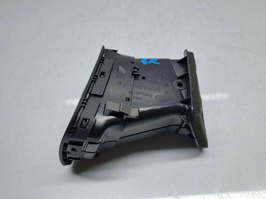 Grila aerisire dreapta Volkswagen Golf 6 (5K1) [Fabr 2009-2013] 5K081