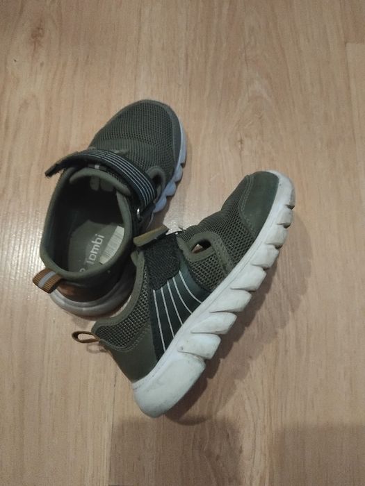 Продам детскую обувь