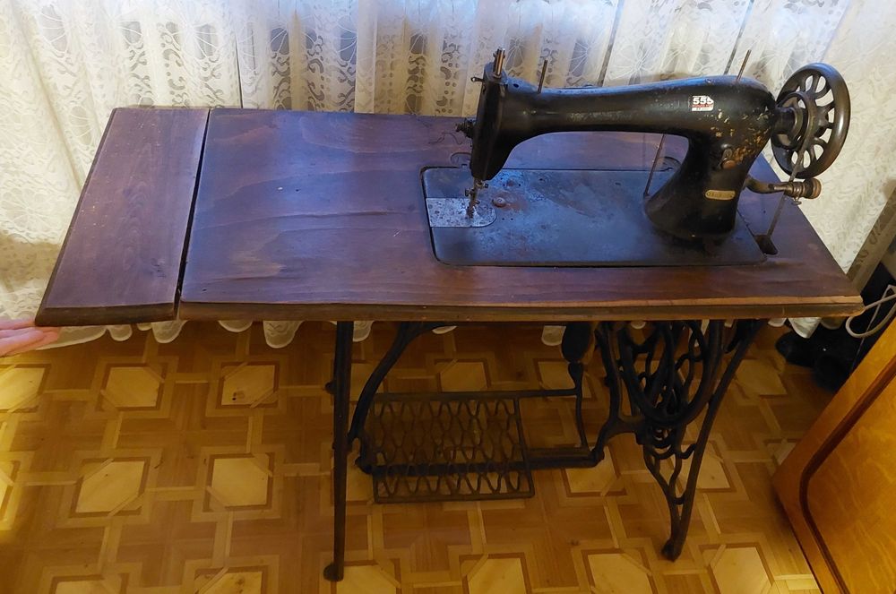 Masina de cusut Singer