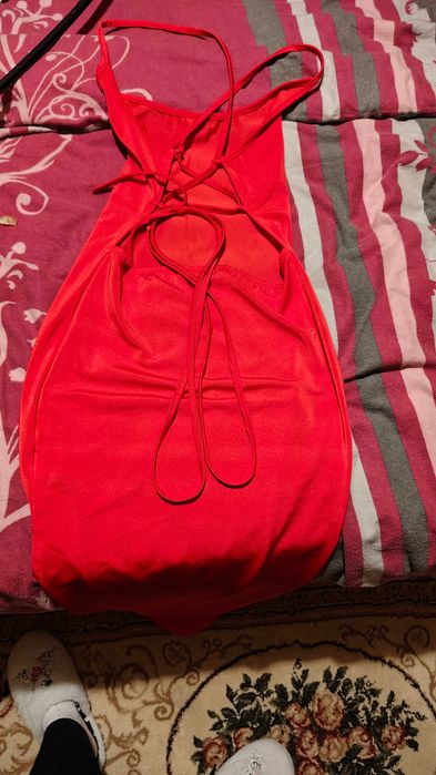 Чисто нова дълга червена рокля