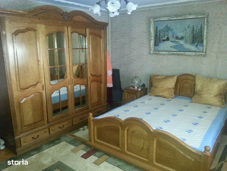 Casă cu 6 camere, garaj și mansardă utilă