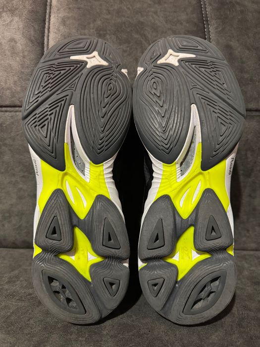 Mizuno Wave Lightning Z6.