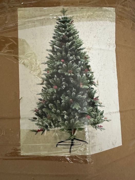 Продам ёлку с шишками с ягодами, состояние как новая, высота 2,80