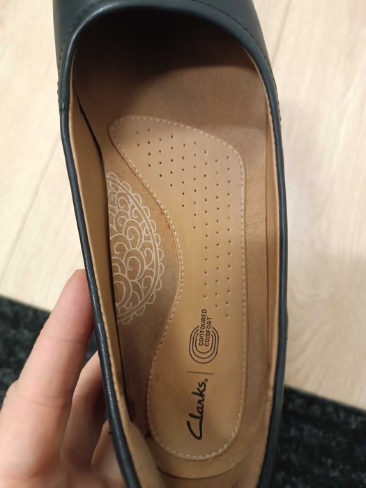 Vând balerini piele Clarks