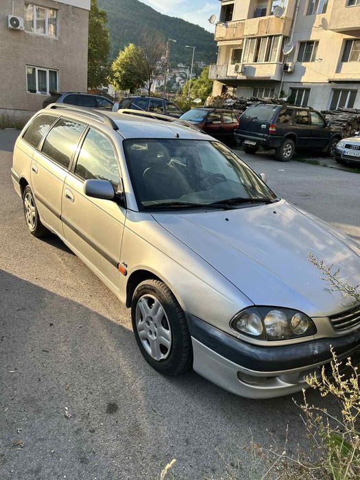 Тойота авенсис..