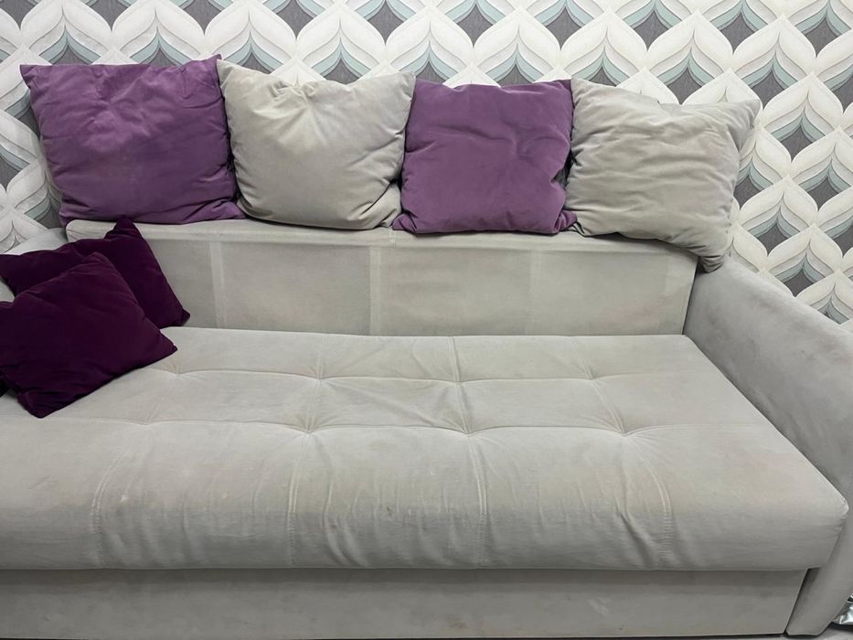 Продам диван в хорошем состоянии .