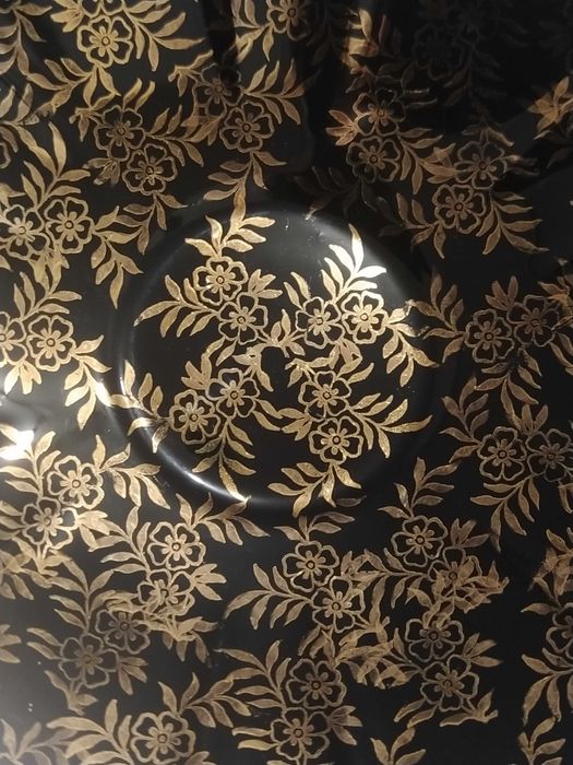 "Royal Stuart" две декоративни чинии със златна "шинуазри" декорация.