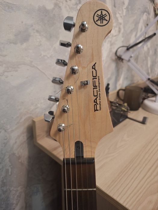 Электрогитара Yamaha Pacifica 012