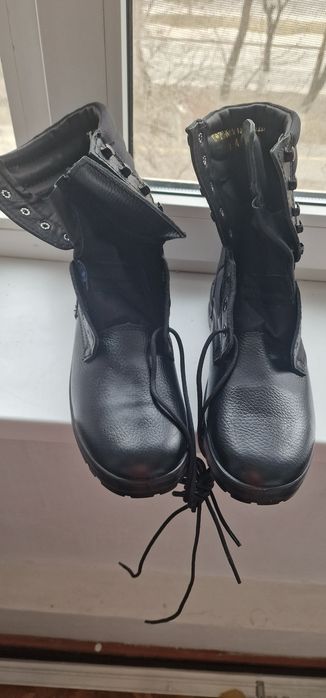 Продам берцы новые 42размер