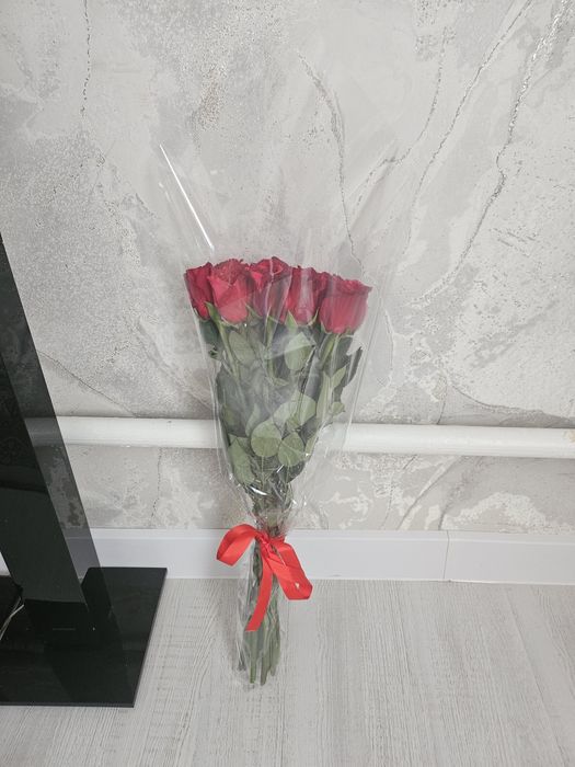 Продам розы 11 штук 70 см