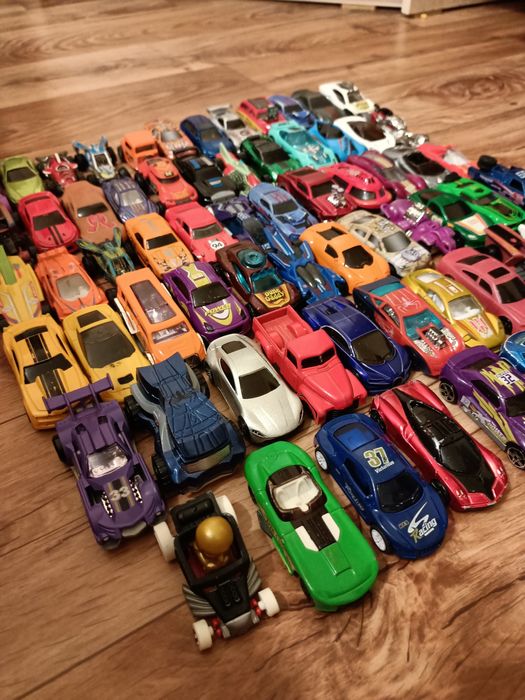 Машины ХотВилс коллекционные