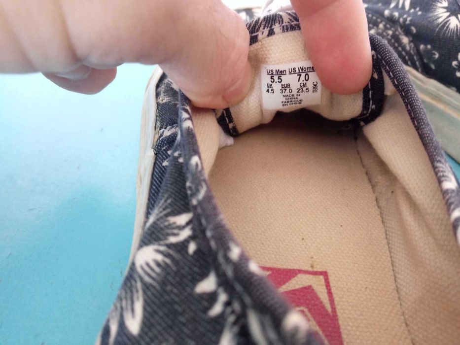 Nike и Vans: оригинални маратонки и футболни обувки, като нови!